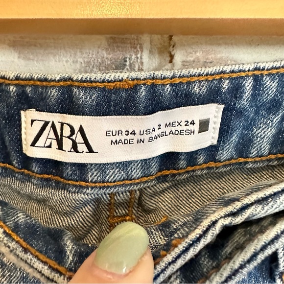 Zara distressed jean shorts size 2 - Picture 3 of 5